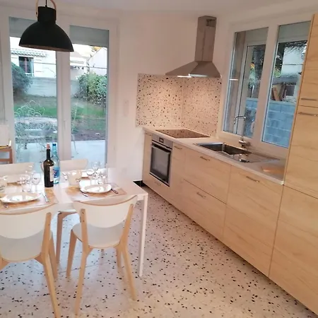 Grande Divisee En Deux Le Grau-dʼAgde