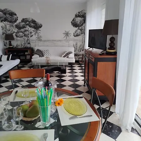 Grande Divisee En Deux Le Grau-dʼAgde