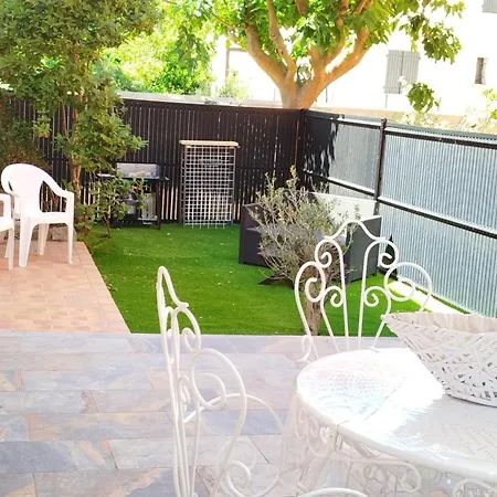 Climatisee, Proche Mer, 2 Grands Independants, Parking, Holiday home *